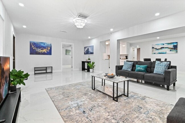 Building Photo - 255 Glouchester St Rental