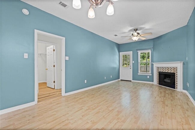 Photo - 732 Willow Bridge Dr W