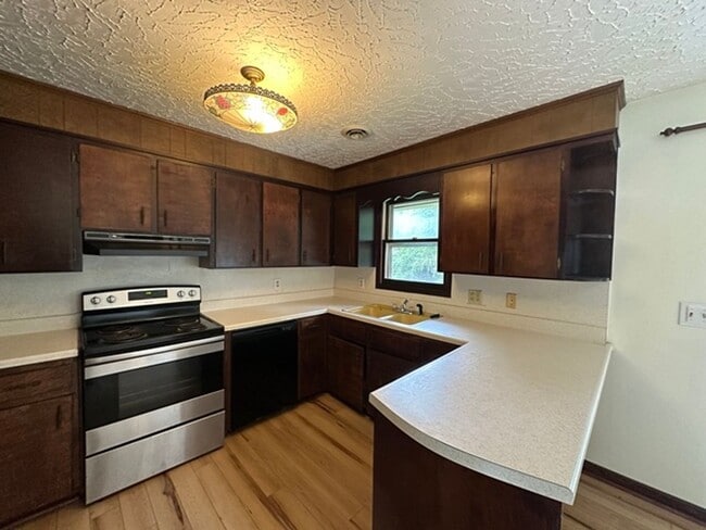 Photo - 706 McBryde Dr