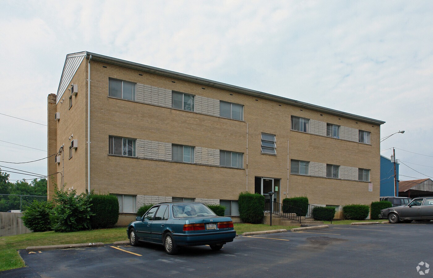 Royal Glen Apartments - Royal Glen Apartments