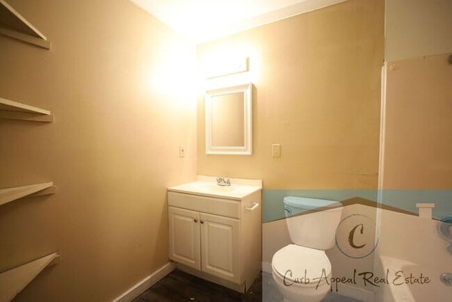 Photo - Spacious 1 bed /1 full bath apt