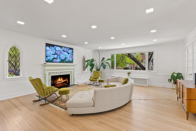 Photo - 4400 Q St NW Unit Renovated 7-bdr 4400Q