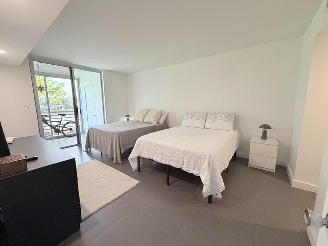 Photo - 3503 Oaks Way Unit 202