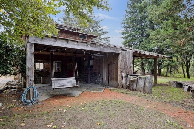 Photo - 5953 Shoreline Hwy