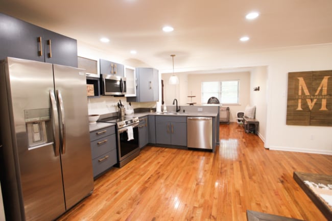 Photo - 915 Aberdeen Ave