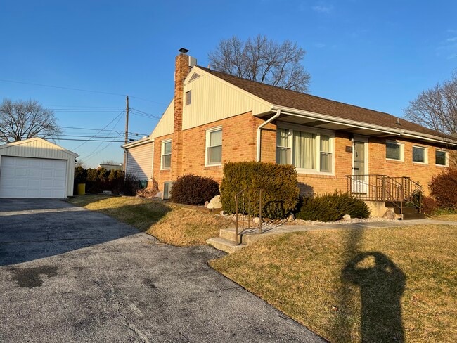 Photo - 3216 Batesfield Rd