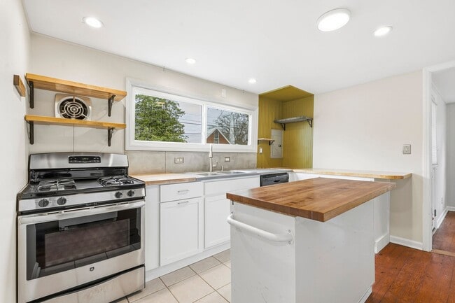 Photo - 2be/1ba House in the Heart Of Carrboro with Gym & Sauna