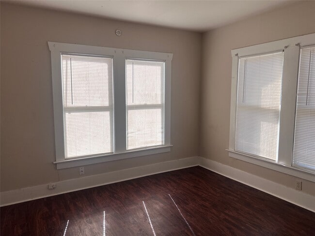 Photo - 202 W 1st St