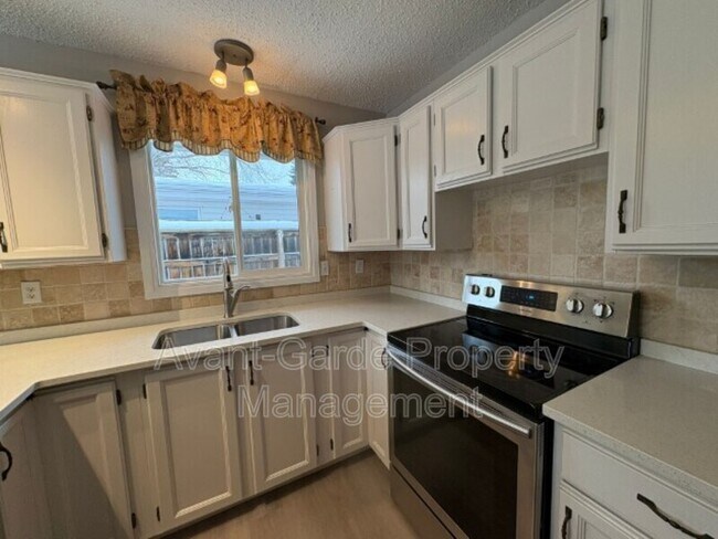 Photo - 7614-7149 149 St