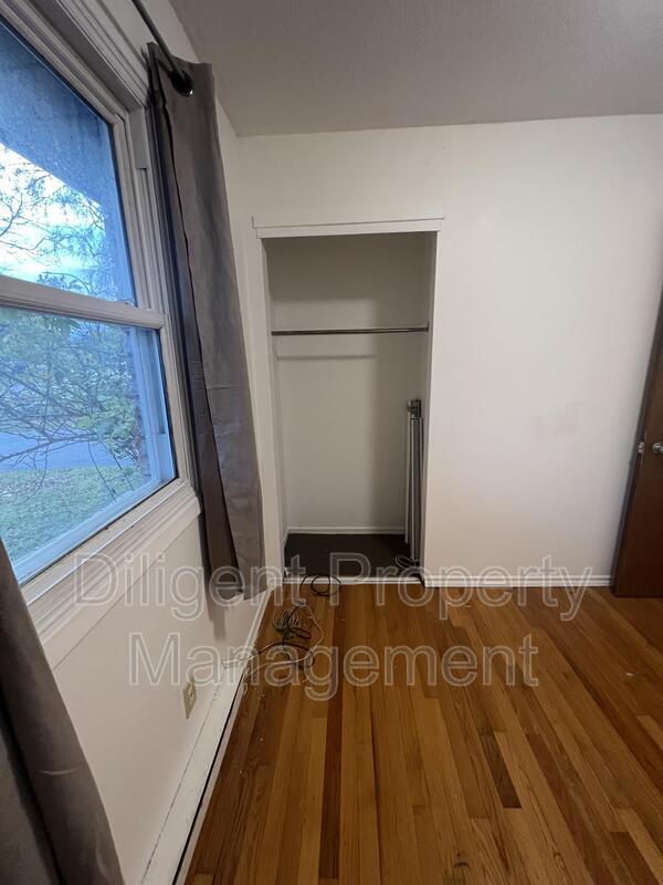 Photo - 1556 Redwood Dr