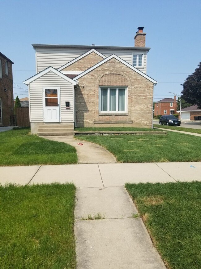 Building Photo - 5200 S Monitor Ave Unit Garden