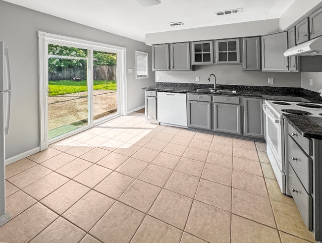 Photo - 769 Lander St