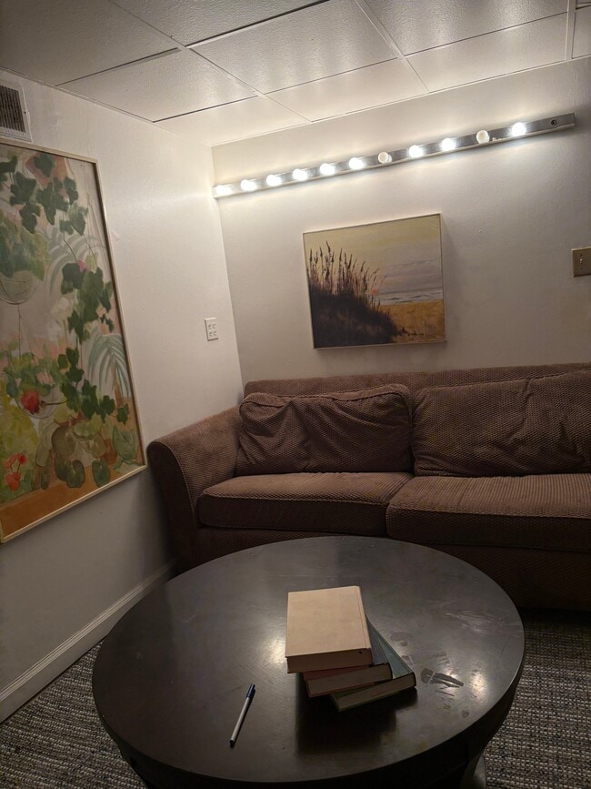Building Photo - 275 Doeskin Trl