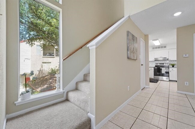 Building Photo - 10855 Meadowglen Ln Unit 1131