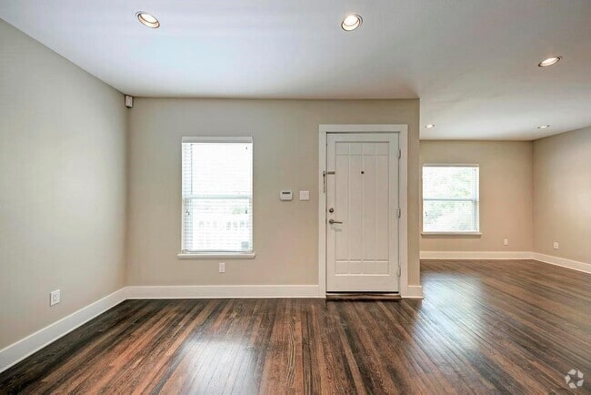 Building Photo - 1014 E 14th St Rental