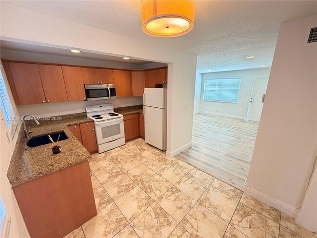 Building Photo - 2826 Van Buren St Unit 2