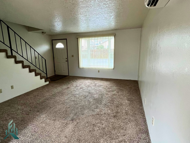 Photo - College St Unidad 1534 College St