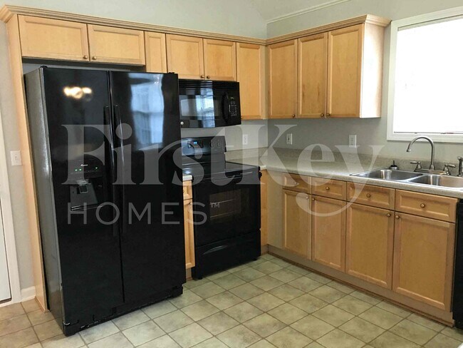 Photo - 2018 Village Ln