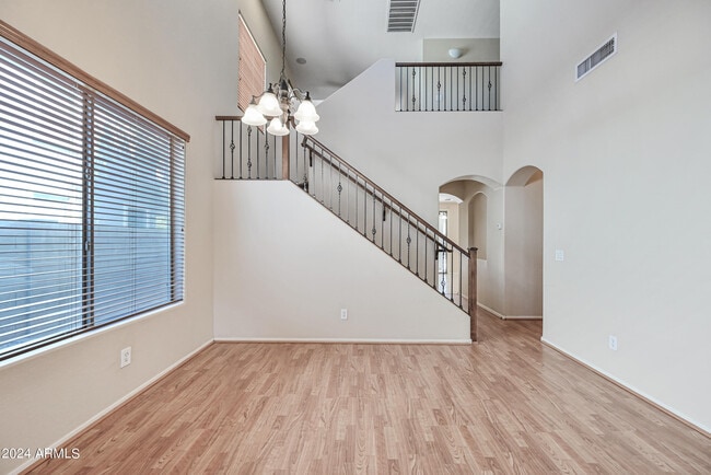 Photo - 1543 E Nightingale Ln