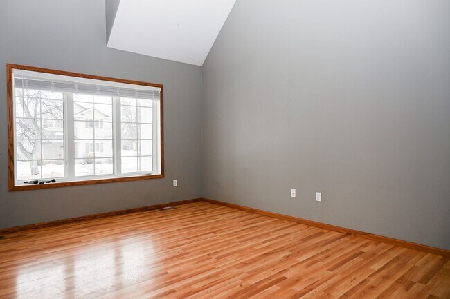 Photo - 5 Bedroom 3.5 Bathroom House in Grand Forks