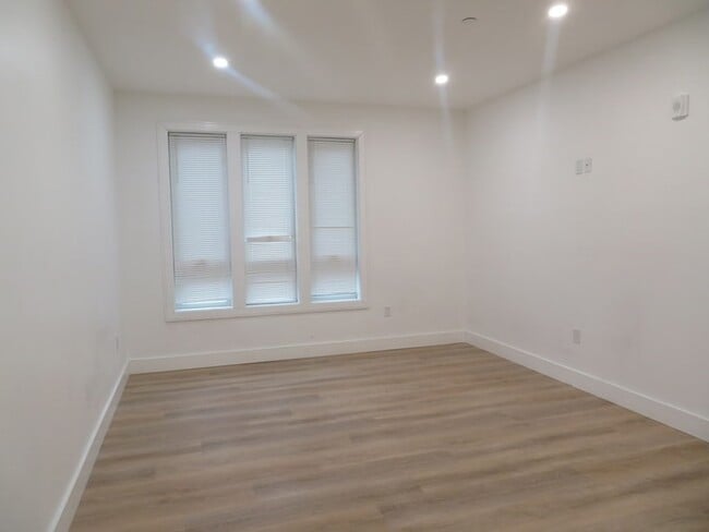 Photo - 178 Washington Ave Unit 102