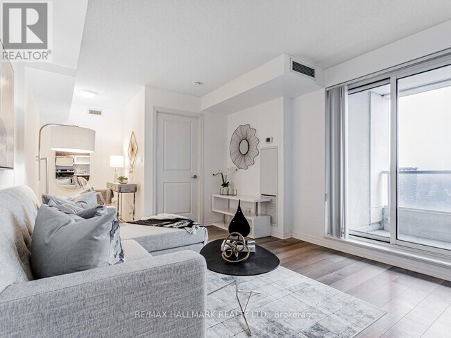 Photo - 2015 Sheppard Ave E Unité 1905