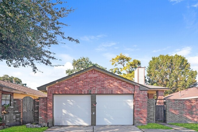 Building Photo - 3430 Vandyke Dr