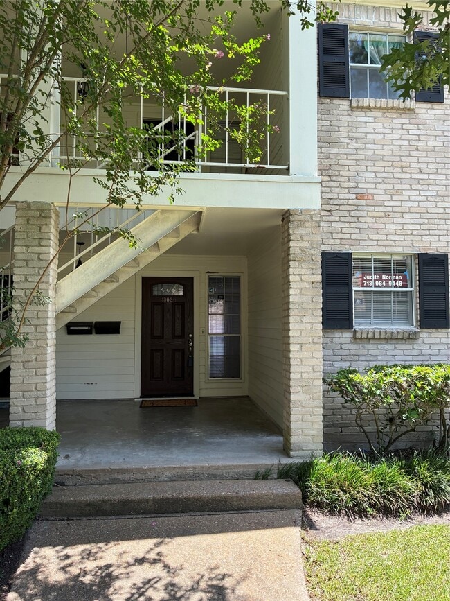 Building Photo - 13026 Trail Hollow Dr Unit 3026
