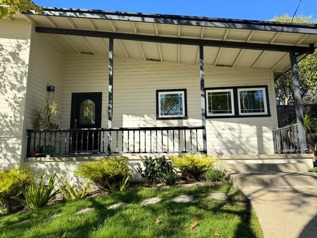 Photo - 1500 Solana Dr