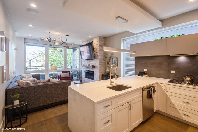 Photo - 1543 W Augusta Blvd Unit 2