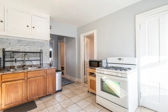 Photo - 2615 N Wauwatosa Ave