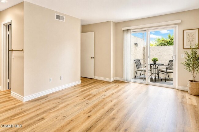 Photo - 32355 Saddle Mountain Dr