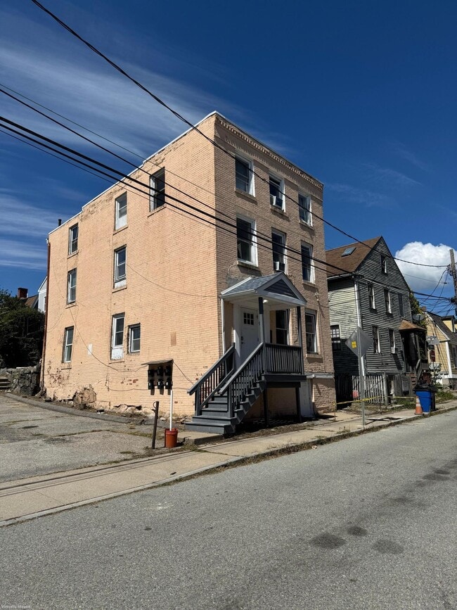 Building Photo - 97 Green St Unit 3 Rental