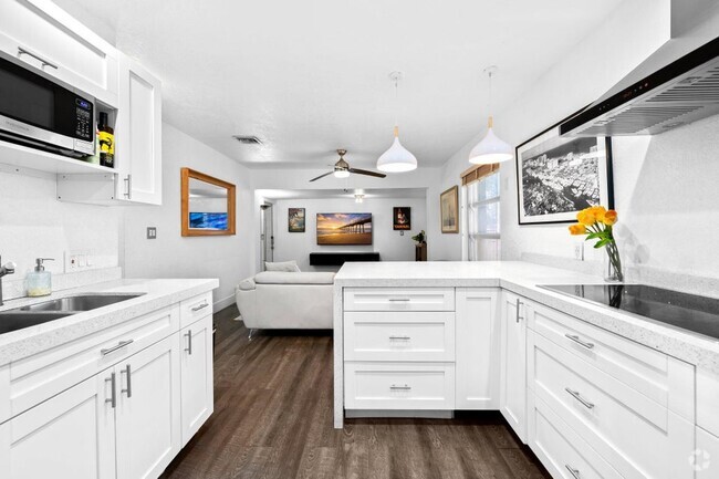 Building Photo - 1140 SW 9th Ave Rental