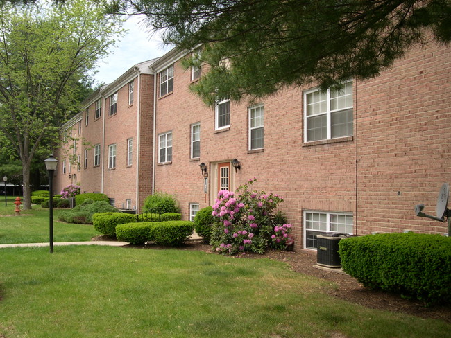 Mill Creek Village - Mill Creek Village Apartments