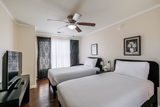 Photo - 1327 W 21st St Unit ID1316404P