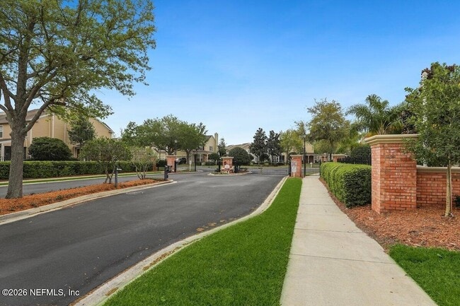 Photo - 11152 Castlemain Cir S