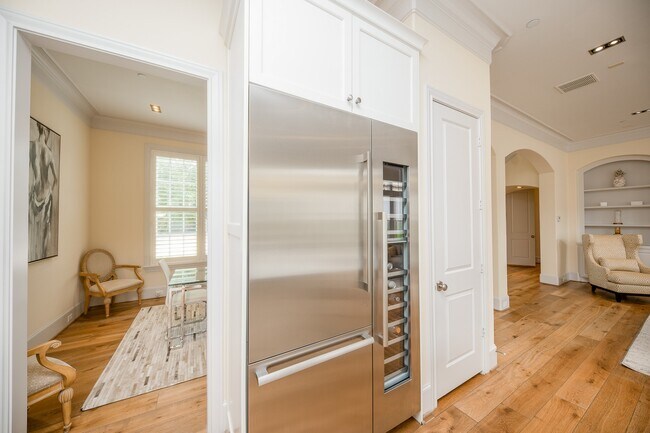 Building Photo - 5410 Alder Cir