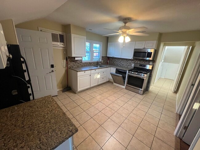 Photo - 195 MERSELIS Ave Unit 2