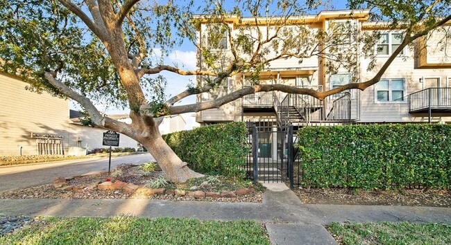 Photo - 1914 Lakeside Dr