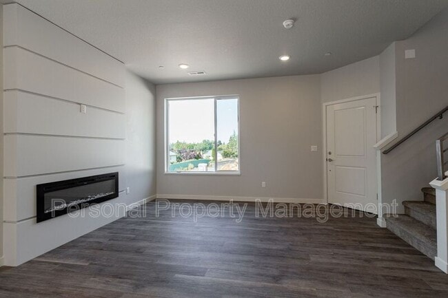 Photo - 1815 N R St