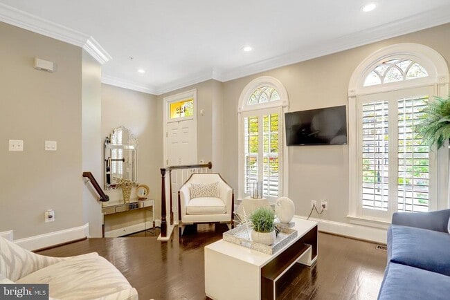Photo - 422 Pendleton St
