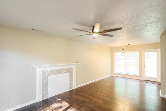 Photo - Beautifully Refreshed South Huntsville Home