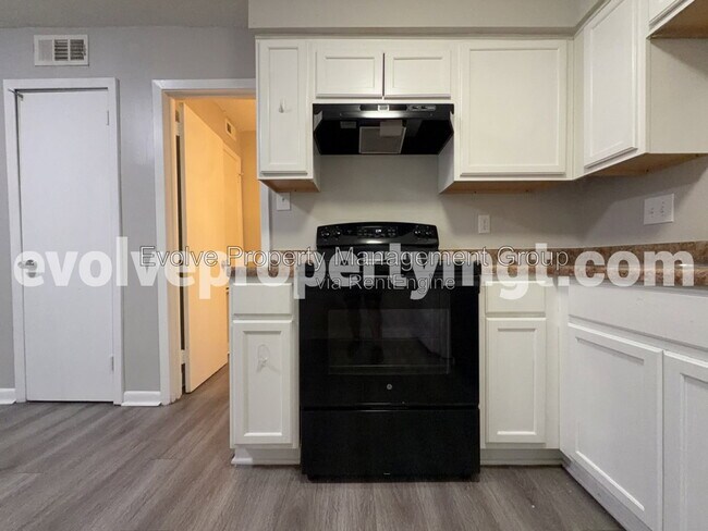 Photo - 670 Hobbs Dr