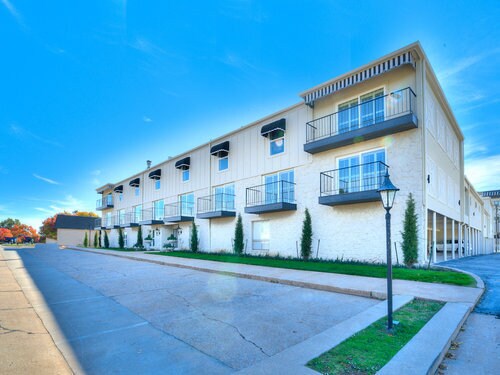 Photo - Nichols on Sherwood