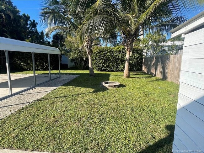 Photo - 885 NW River Shores Blvd