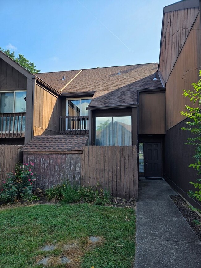 Building Photo - 2 Sycamore Ct Rental