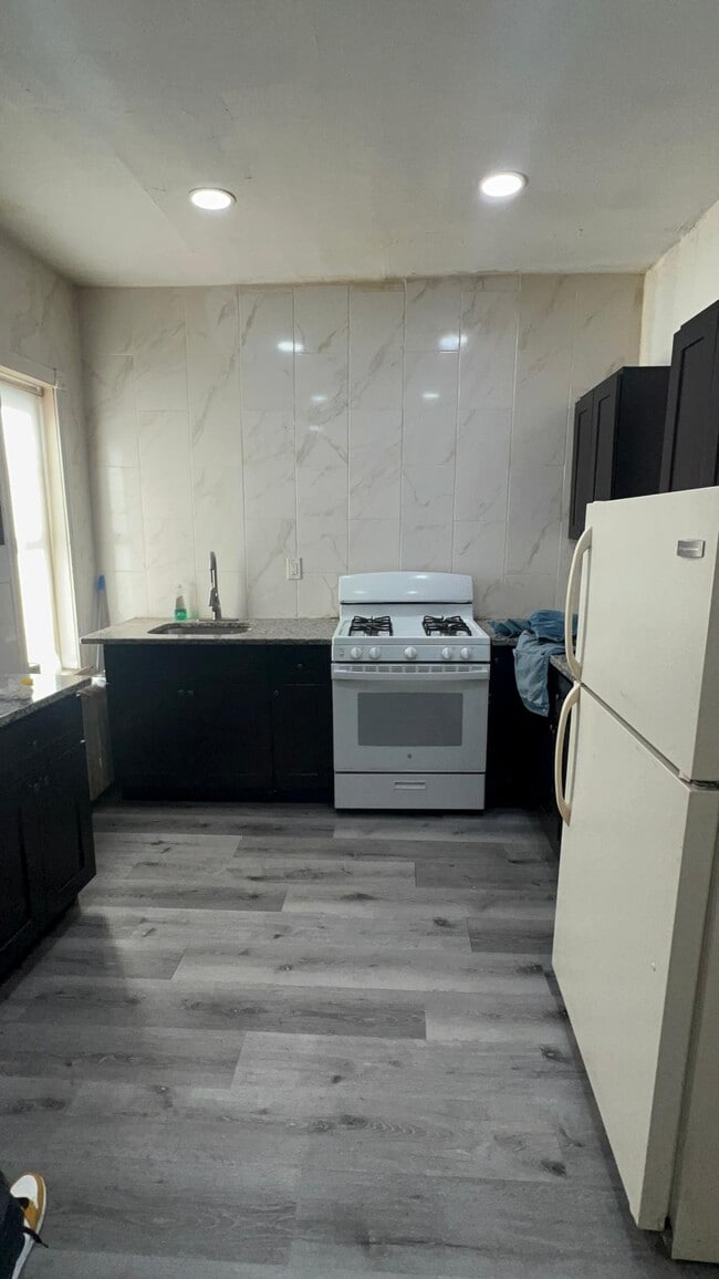 Photo - 2104 S 65th St Unidad 2