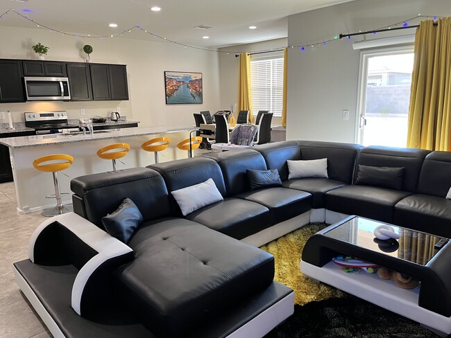 Building Photo - 36607 W Santa Monica Ave Rental