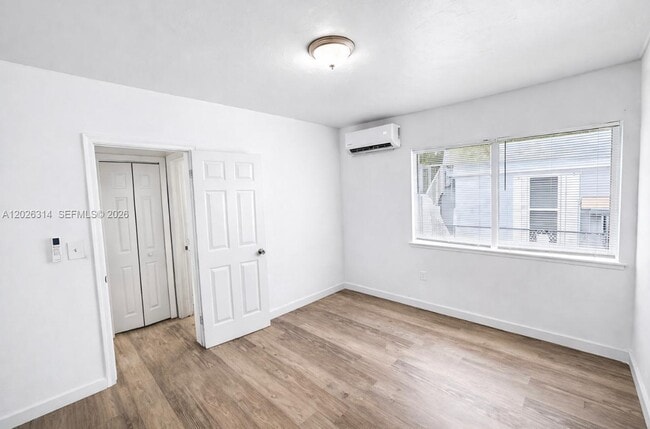 Photo - 7600 Dickens Ave Unidad 2